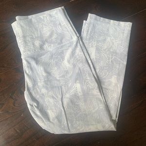 Lululemon Size 8 Crop Leggings